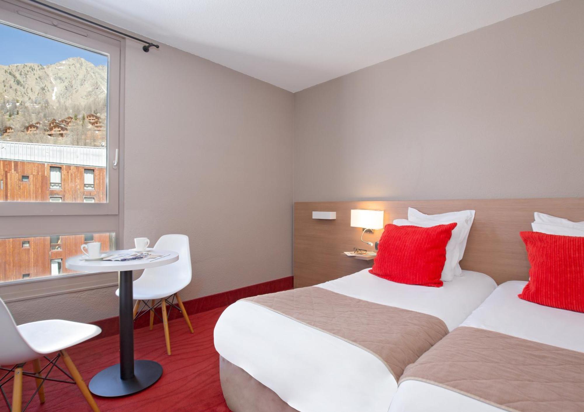 Sowell Hotels Le Pas Du Loup อิโซลา 2000 ภายนอก รูปภาพ