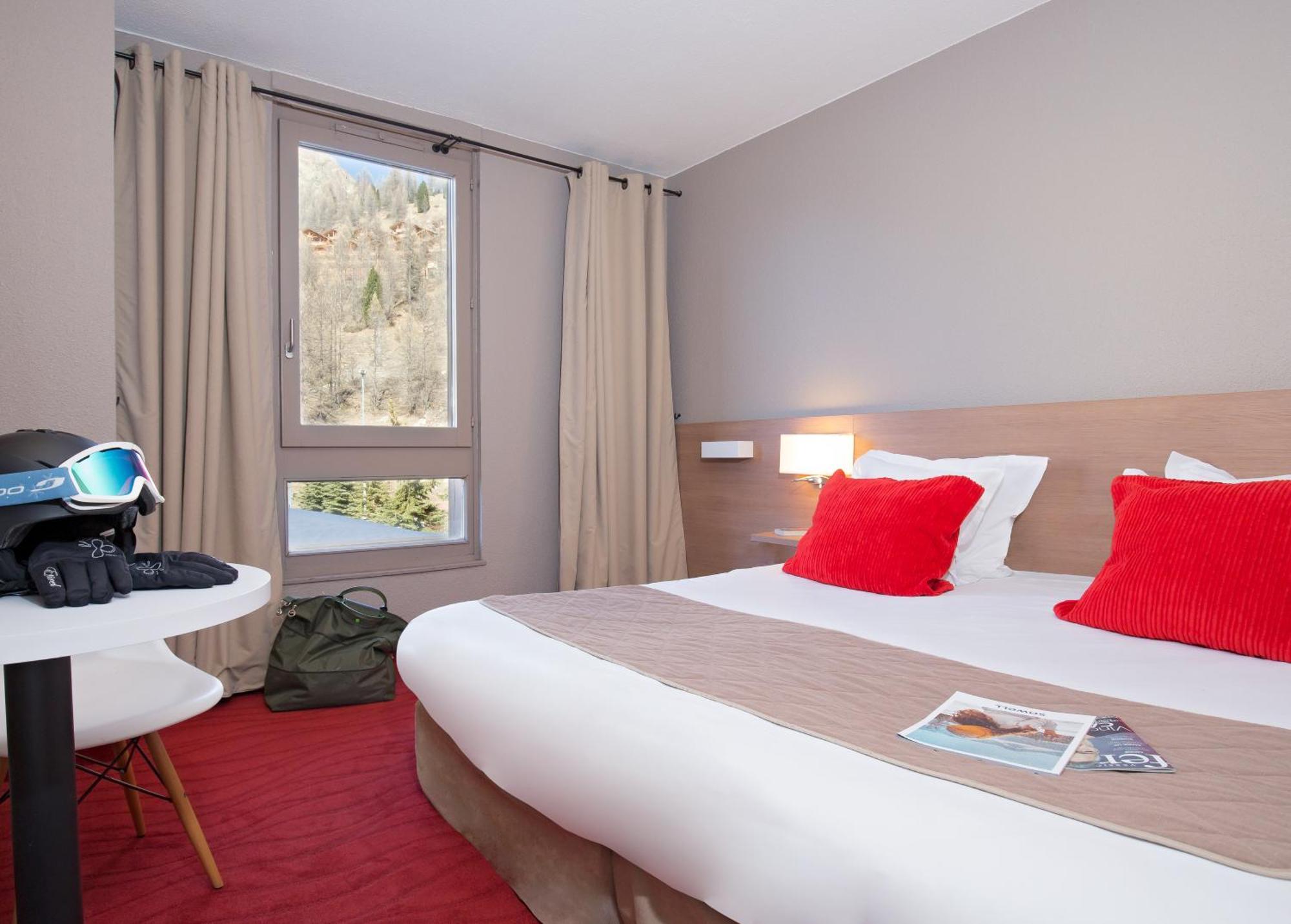 Sowell Hotels Le Pas Du Loup อิโซลา 2000 ภายนอก รูปภาพ